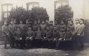 Grupa oficerów armii niemieckiej (zdjęcie czarno-białe) autorstwa Photographer German