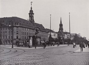 Główna ulica w Neustadt (zdjęcie czarno-białe) autorstwa Photographer German