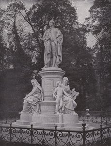 W Tiergarten pomnik Goethego (zdjęcie czarno-białe) autorstwa Photographer German