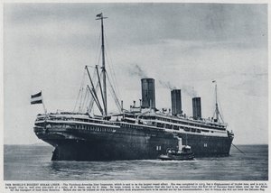 Imperator, liniowiec oceaniczny zbudowany dla niemieckiej linii Hamburg America Line w 1913, używany przez aliantów do transportu wojsk amerykańskich z powrotem do Stanów Zjednoczonych po zakończeniu I wojny światowej (zdjęcie czarno-białe) autorstwa Photographer German