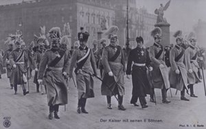 Kaiser Wilhelm II Niemiec i jego sześciu synów w mundurach wojskowych (zdjęcie czarno-białe) autorstwa Photographer German