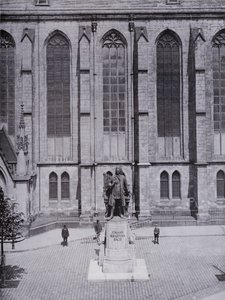 Lipsk: Thomaskirche z pomnikiem Bacha (zdjęcie czarno-białe) autorstwa Photographer German