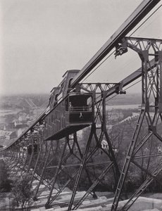 Loschwitz, kolej podwieszana (zdjęcie czarno-białe) autorstwa Photographer German