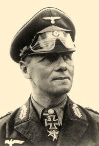 Portret generała Erwina Rommla ok. 1942 r. (zdjęcie czarno-białe)
