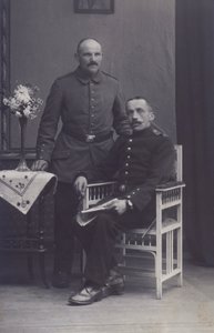 Portret dwóch żołnierzy niemieckich (zdjęcie czarno-białe) autorstwa Photographer German