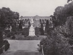 Poczdam, Pomnik Fryderyka Wielkiego i Widok Pałacu Sanssouci (zdjęcie czarno-białe) autorstwa Photographer German