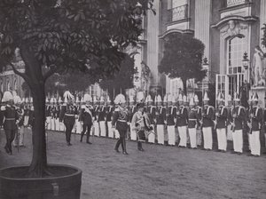 Poczdam, Przyjęcie księcia przez cesarza w Nowym Pałacu (zdjęcie czarno-białe) autorstwa Photographer German