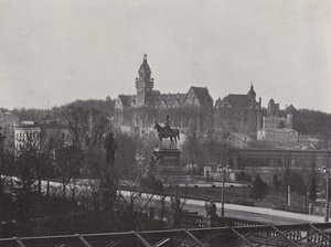 Poczdam, Szkoła Wojenna i Pomnik Cesarza Wilhelma Des Grossen (zdjęcie czarno-białe) autorstwa Photographer German