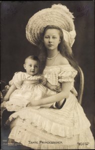 Królowa Viktoria Luise jako ciotka księżniczek autorstwa Photographer German