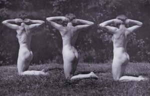Ciało piękne, kultura fizyczna dla kobiet (zdjęcie czarno-białe) autorstwa Photographer German