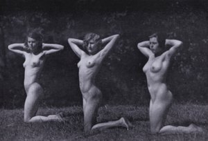 Ciało piękne, kultura fizyczna dla kobiet (zdjęcie czarno-białe) autorstwa Photographer German