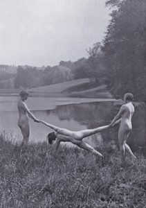 Ciało piękne, kultura fizyczna dla kobiet (zdjęcie czarno-białe) autorstwa Photographer German