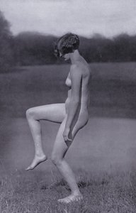Ciało piękne, kultura fizyczna dla kobiet (zdjęcie czarno-białe) autorstwa Photographer German