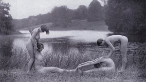 Ciało piękne, kultura fizyczna dla kobiet (zdjęcie czarno-białe) autorstwa Photographer German