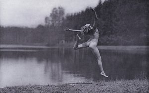 Piękne ciało, kultura fizyczna dla kobiet (zdjęcie czarno-białe) autorstwa Photographer German