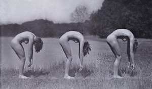 Ciało piękne, kultura fizyczna dla kobiet (zdjęcie czarno-białe) autorstwa Photographer German