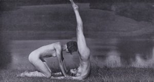 Ciało piękne, kultura fizyczna dla kobiet (zdjęcie czarno-białe) autorstwa Photographer German