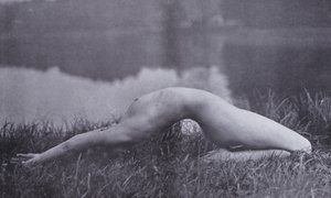 Ciało piękne, kultura fizyczna dla kobiet (zdjęcie czarno-białe) autorstwa Photographer German
