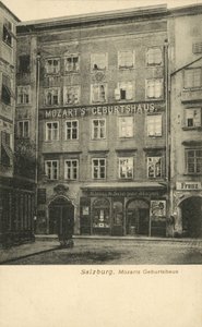 Miejsce urodzenia Wolfganga Amadeusza Mozarta, Salzburg (zdjęcie czarno-białe) autorstwa Photographer German
