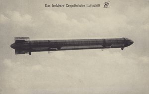 Zeppelin LZ III w locie (zdjęcie czarno-białe) autorstwa Photographer German