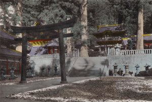 Japonia, ok. 1912: Mauzoleum i miejsce pierwszego szoguna, Iyeyasu z dynastii Tokugawa, prawie 300-letni Nikko (zdjęcie) autorstwa Photographer Japanese