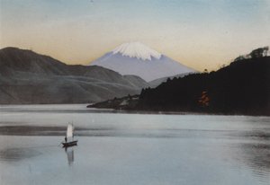 Japonia, ok. 1912: Góra Fuji z jeziora Hakone (zdjęcie) autorstwa Photographer Japanese