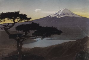 Japonia, ok. 1912: Góra Fuji z przełęczy Misaka (zdjęcie)