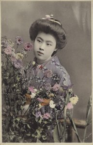 Japonka z kwiatami (kolorowe zdjęcie) autorstwa Photographer Japanese
