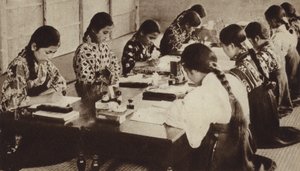 Japońscy uczniowie w klasie (zdjęcie czarno-białe) autorstwa Photographer Japanese