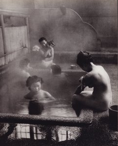 Łaźnia publiczna (zdjęcie czarno-białe) autorstwa Photographer Japanese