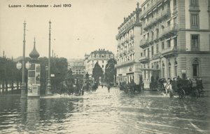 Powodzie, Lucerna, Szwajcaria (zdjęcie czarno-białe)