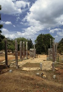 Komnata reliktowa, Mihintale, niedaleko Anuradhapura, Sri Lanka autorstwa Blaise Nicolas Le Sueur