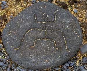 Grawerowanie kamienia, Okręg Archeologiczny Puako Petroglyph, Wyspa Hawaje, Stany Zjednoczone autorstwa Blaise Nicolas Le Sueur