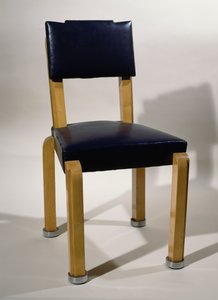 Krzesło, projektu Pierre-Emile Legrain (1889-1929), z niebieskiej skóry i drewna jaworowego, w stylu Art Deco. Francja, XX wiek.