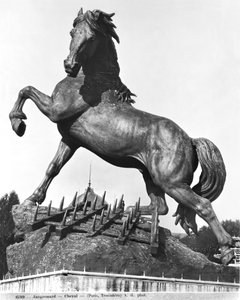 Koń z broną przed pierwszym Pałacem Trocadero zbudowanym na Wystawę Powszechną w latach 1878, 1878 (brąz)