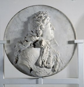 Płaskorzeźba przedstawiająca Ludwika XIV (1638-1715) w medalionie (marmur) autorstwa Pierre Puget