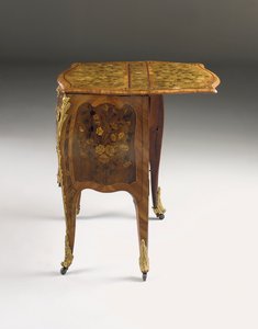 Komoda Ludwika XV, ok. 1765-70 (tulipanowiec, jawor, amarant i intarsja z ormolu) (patrz także 463003, 463004 i 465391)