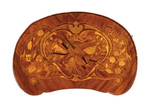 Stół Ludwika XV a ecrire, ok. 1750 (tulipanowiec i intarsja) (patrz także 463005)