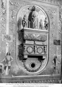 Widok ukośny na Mauzoleum hrabiego Senatora Agostino Onigo w kościele S. Niccolò w Treviso autorstwa Pietro Lombardo