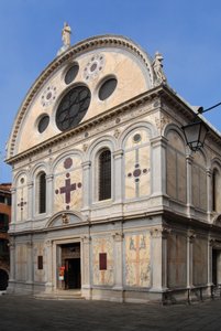 Widok kościoła Santa Maria dei Miracoli w Wenecji (Wenecja) w 2007 roku autorstwa Pietro Lombardo i jego synów. autorstwa Pietro Tullio and Antonio I Lombardo