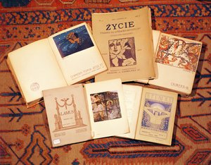 Zbiór czasopism literackich wyprodukowanych w Polsce ok. 1900 autorstwa Polish School