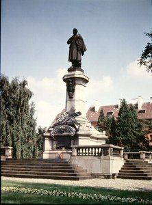 Pomnik Adama Mickiewicza (1798-1855) wzniesiony w 1898 r. autorstwa Polish School