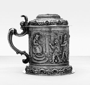 Kufel, boki repusowane i gonone ze scenami z życia Józefa, Gdańsk, ok. 1690 (paczka srebrna złocona) autorstwa Polish School
