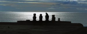 Posągi Moai, Park Narodowy Rapa Nui na Wyspie Wielkanocnej, Chile