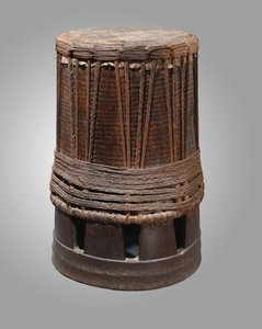 Tambour, Pahu, z Markizów (drewno i sznur)