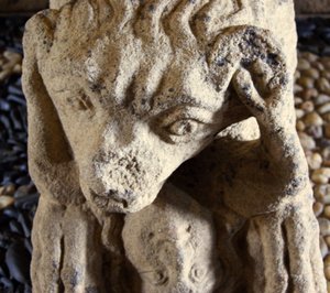 Lew pożerający człowieka, podstawa sarkofagu D. Afonso Pires, byłego biskupa Porto, Lamego, Portugalia ok. 1372 (kamień) autorstwa Portuguese School
