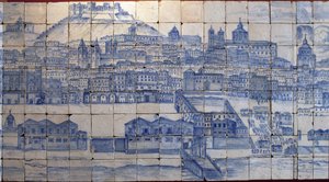 Panoramiczny widok na Lizbonę, przed trzęsieniem ziemi w 1755 r. - Azulejos początek XVIII w., tablica ostrzegawcza dawnego pałacu hrabiów Tentugal, Lizbona (Wspaniała panorama Lizbony przed trzęsieniem ziemi w 1755 r., fajans początek XVIII w., starożytny