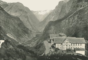 The Valley and Hotel, Stalheim, Norwegia, 1895.