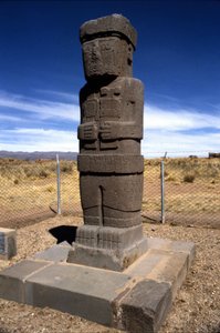 Prekolumbijskie stanowisko archeologiczne Tiahuanaco w Boliwii.