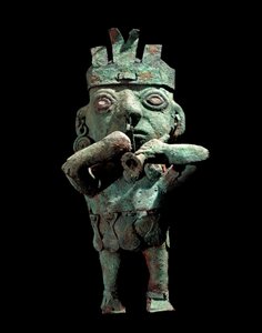Sztuka prekolumbijska, kultura Vicus (Peru): statuetka z brązu przedstawiająca muzyka. Około 200 AD JC. Lima, Muzeum Złota, Peru